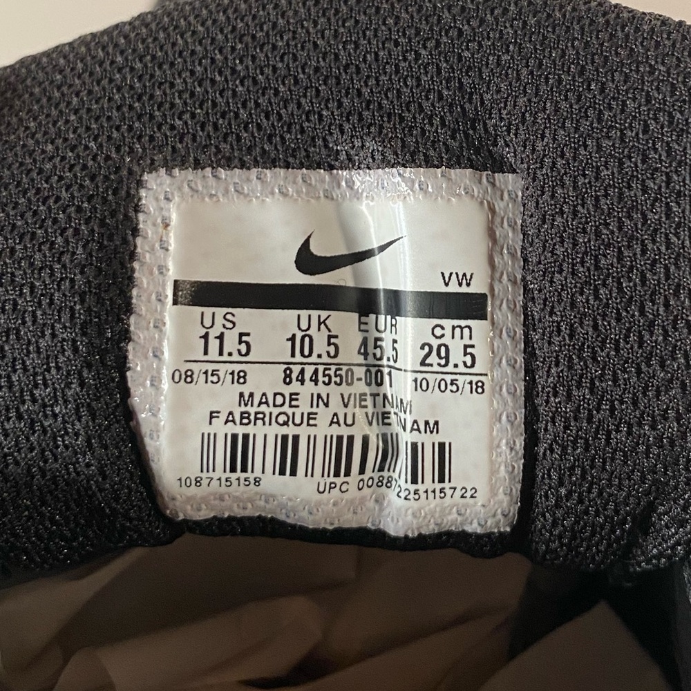 Nike Golf Cleats - Picture 7 of 9